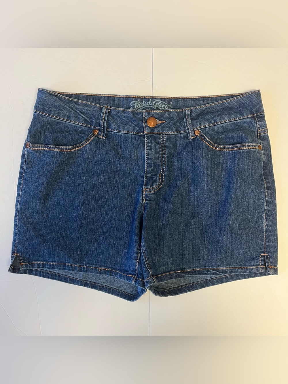 Womens Denim Shorts Boho Indie Festival Medium Wash Mid Rise Size 10 Faded Glory